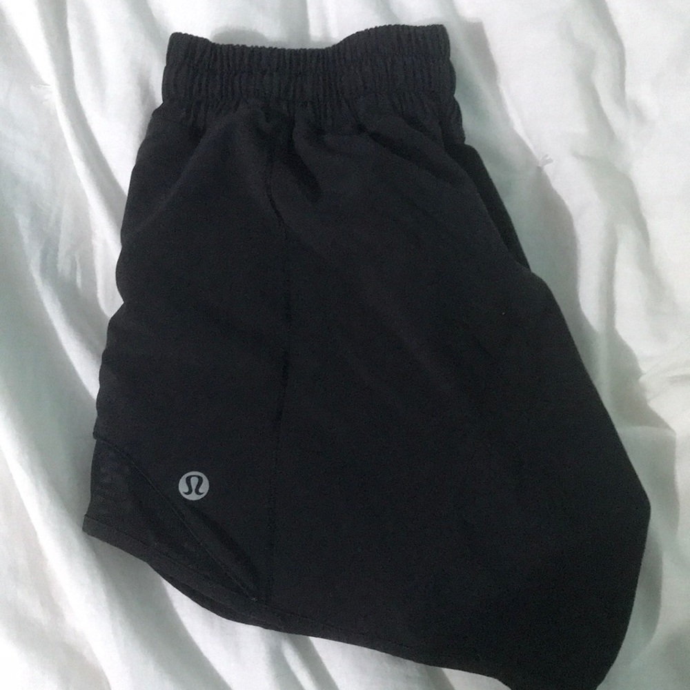 Lululemon Hotty Hot 4” shorts
